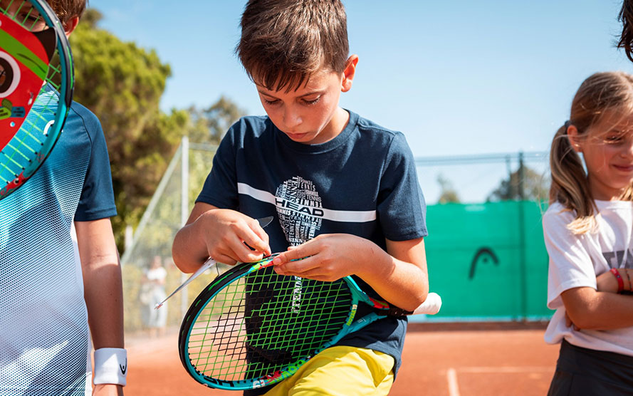 Comment choisir une raquette de tennis enfant ? - Paris Country Club